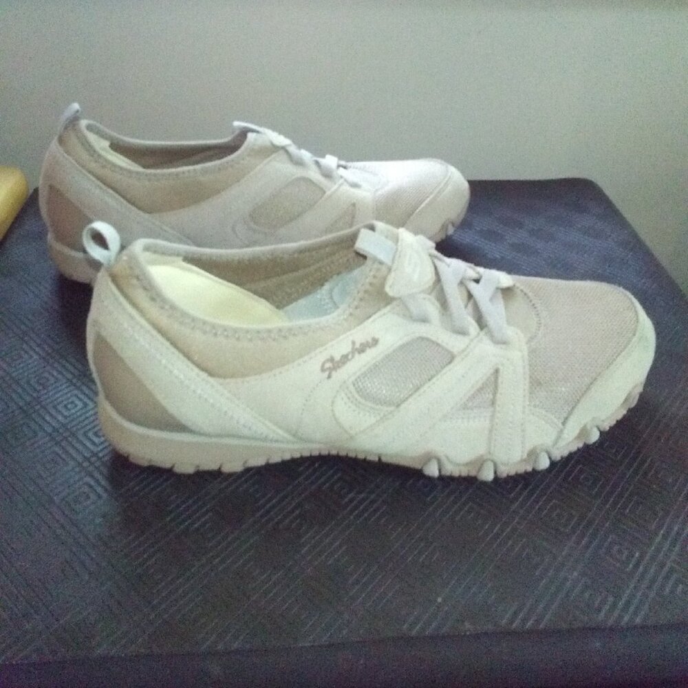 Women's Skechers memory foam tan/taupe shoes size 9.5